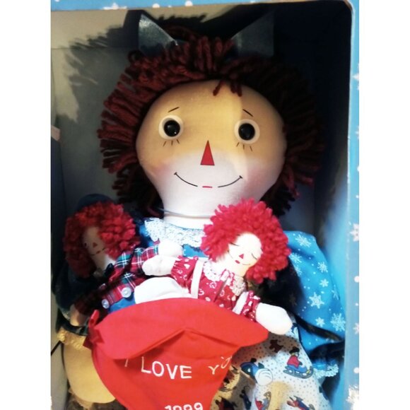 Raggedy Ann Holiday Keepsake Doll 1999 18" Applause Mini Raggedy Ann & Stand - Picture 4 of 15